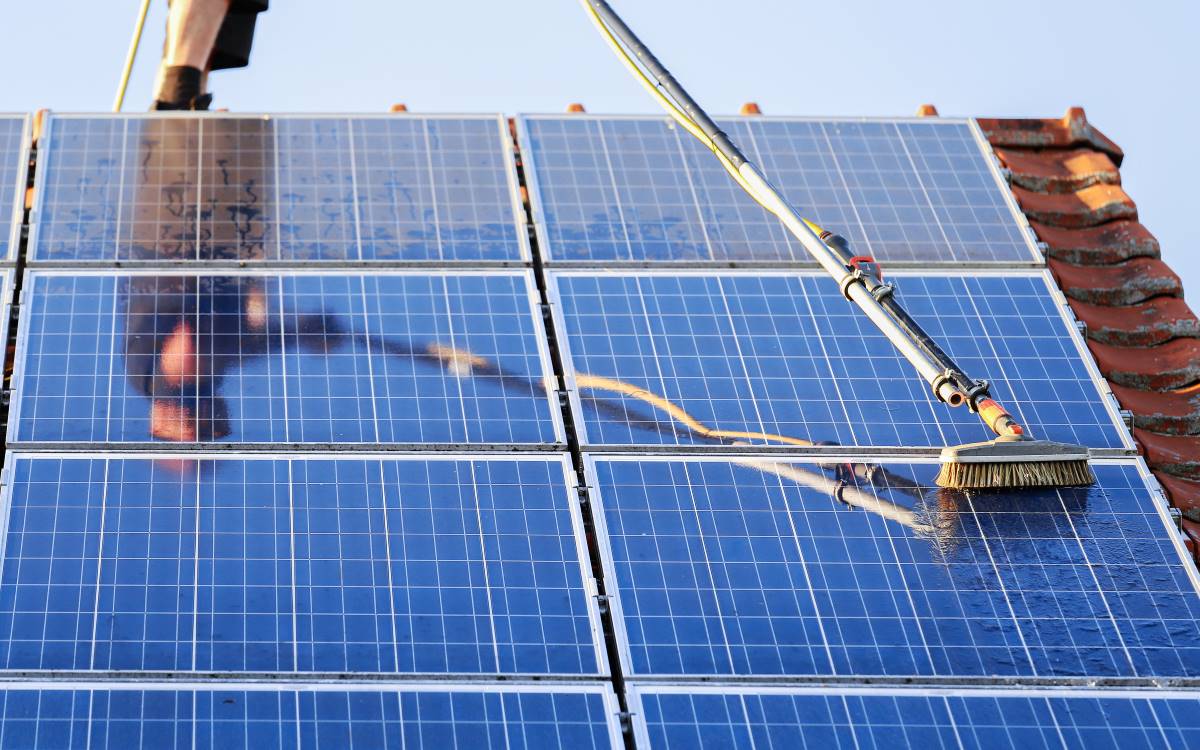 Pulizia moduli fotovoltaici: perché, quando e come farla? - 4-Energy