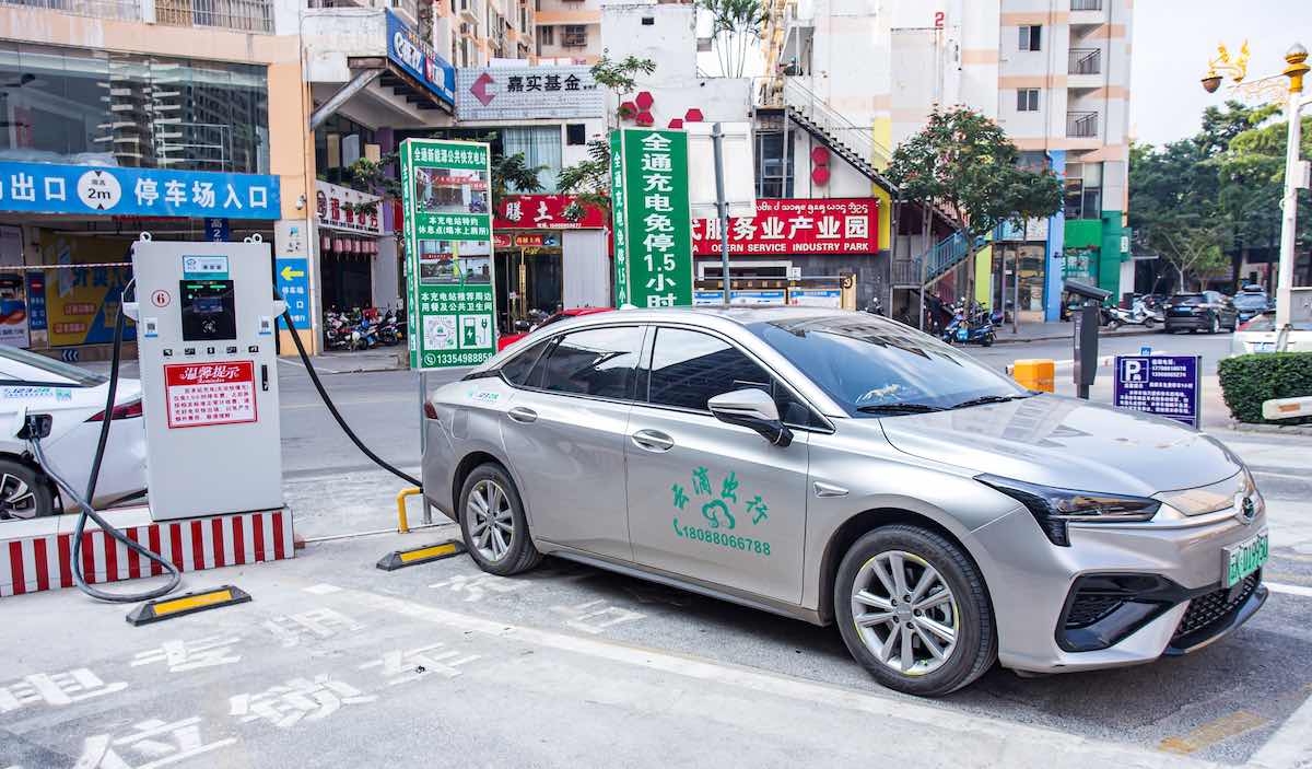 Cina sostiene mercato auto liberalizzando rilascio targhe - Attualità 